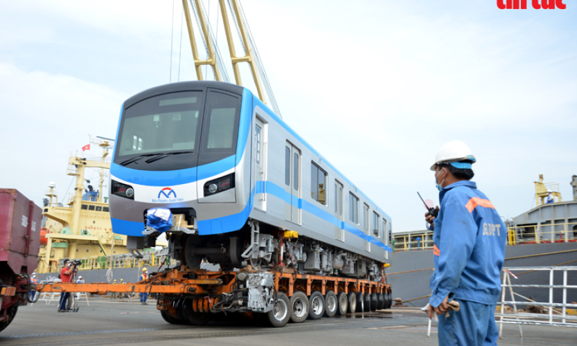 Bốn đoàn tàu của tuyến metro Bến Thành &#8211; Suối Tiên về đến Việt Nam