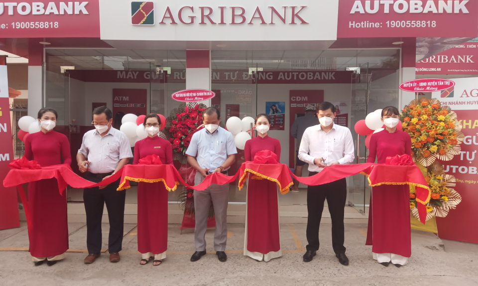 Agribank Tân Trụ khai trương máy gửi, rút tiền tự động Autobank