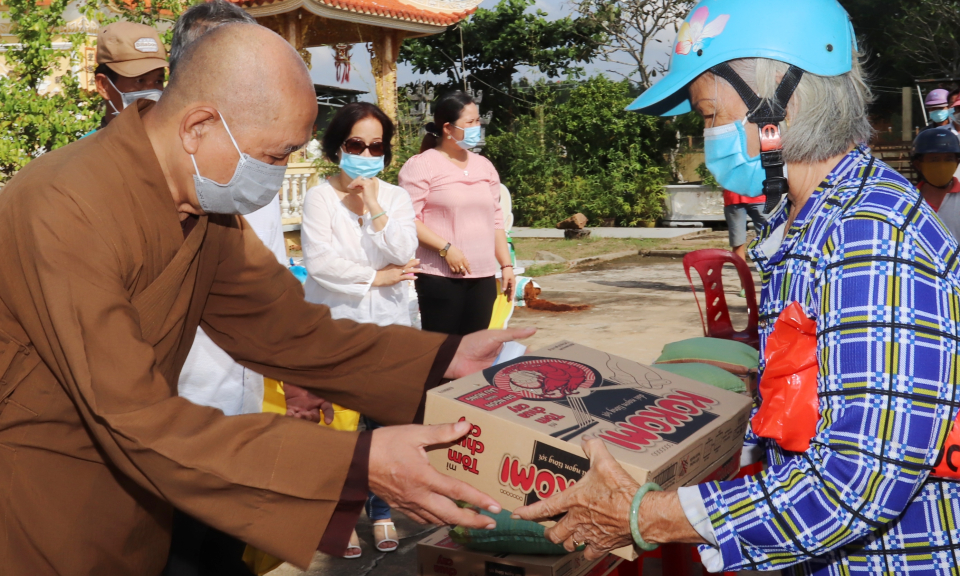 Cần Đước quan tâm chăm sóc người cao tuổi