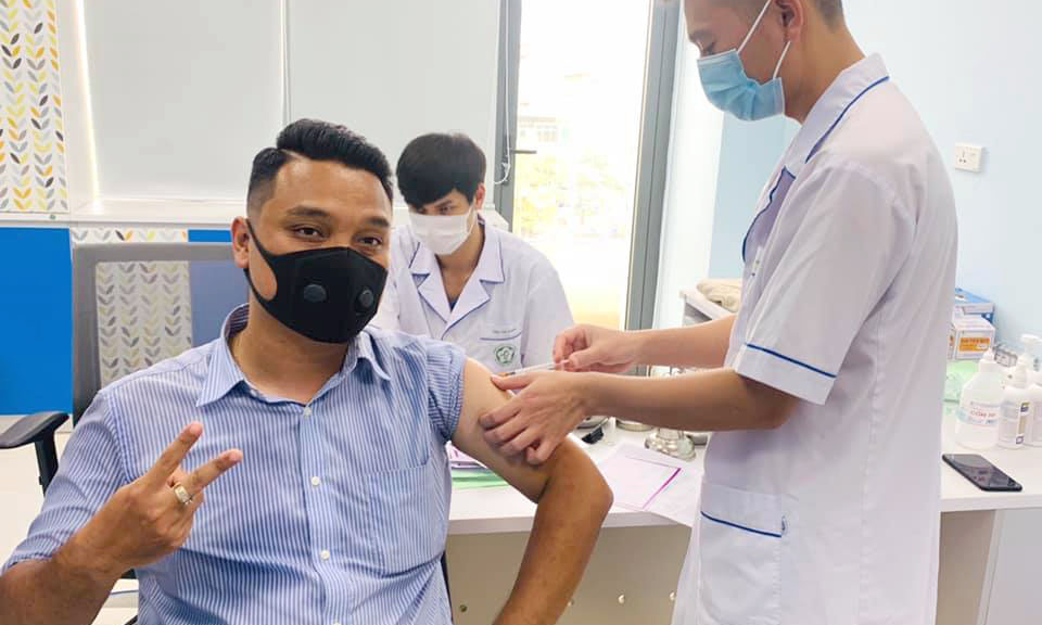 Không chủ quan với hai mũi vaccine