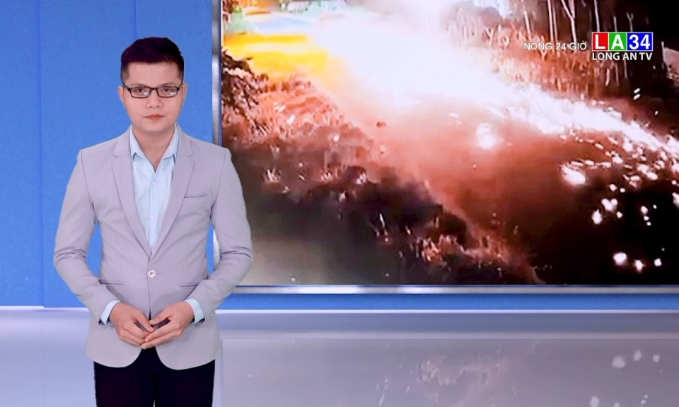 TP.HCM: Ô tô bán tải tông xe công an rồi bỏ chạy