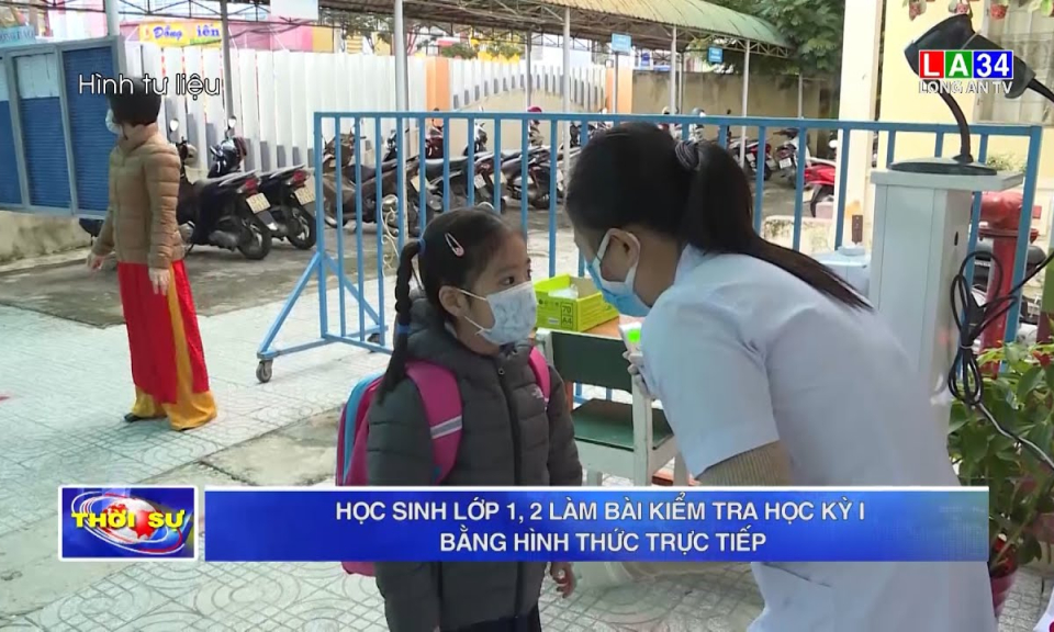 Học sinh lớp 1, 2 làm bài kiểm tra học kỳ I bằng hình thức trực tiếp