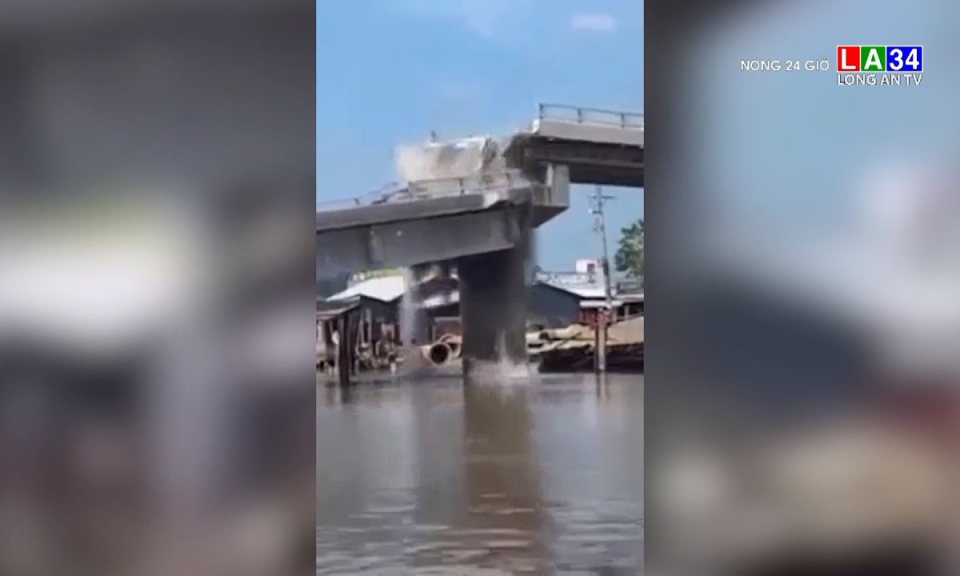 Cầu ở Cà Mau chưa kịp thông xe bất ngờ đổ sập xuống sông