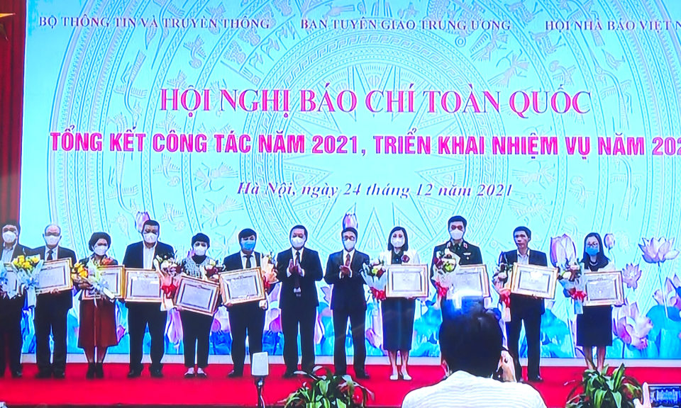 Báo chí thể hiện rõ vai trò dẫn dắt, định hướng dư luận và tạo sự đồng thuận xã hội