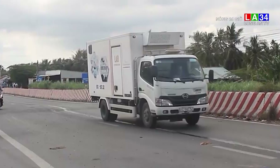 Bến Tre: Bẫy nguy hiễm ngay trên mặt đường tại mố cầu Tân Điền