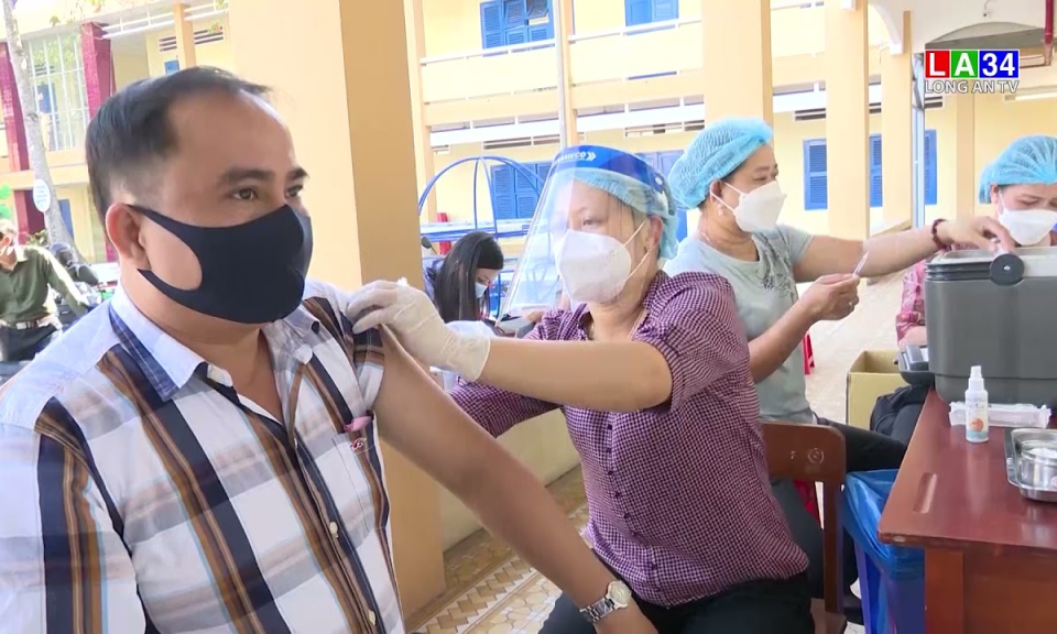 Long An: Các địa phương trong tỉnh tiêm liều bổ sung và nhắc lại