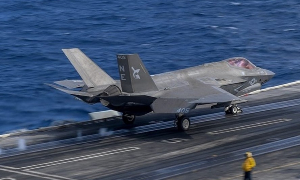 F-35 lao xuống boong tàu sân bay Mỹ ở Biển Đông khiến 7 người bị thương