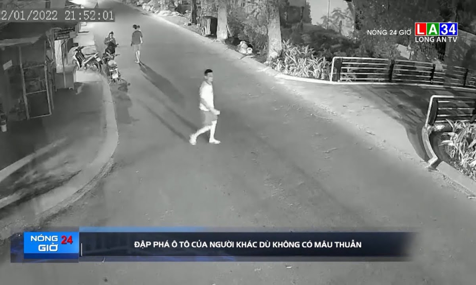 Đập phá ô tô của người khác dù không có mâu thuẫn