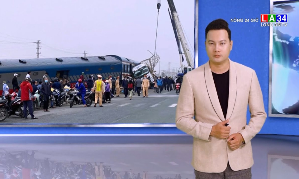 Tàu khách Bắc Nam trật bánh vì va chạm kinh hoàng với xe ô tô tải