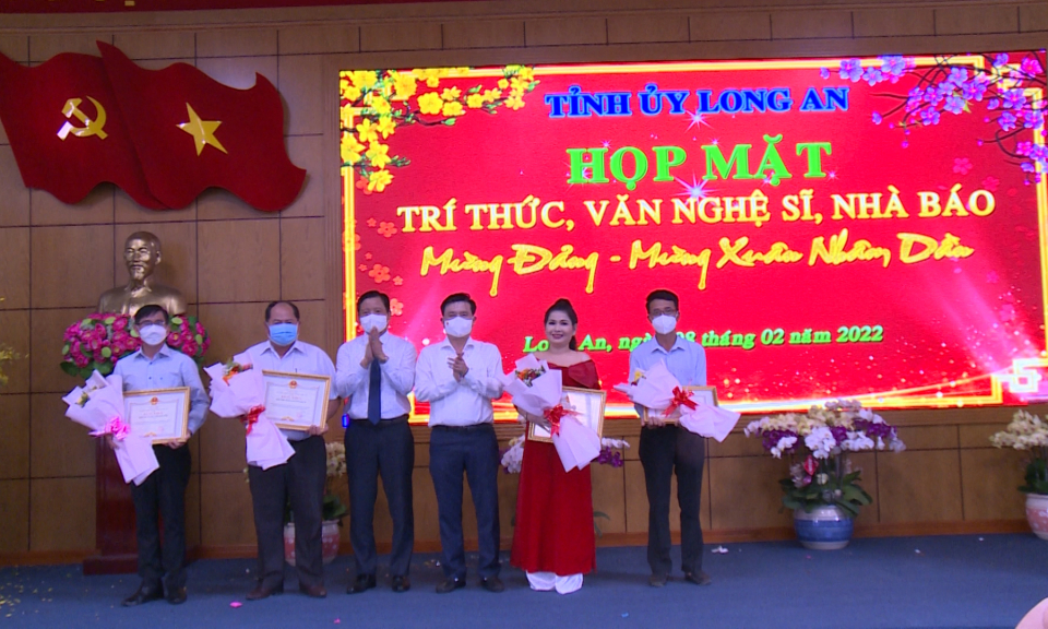 Long An họp mặt trí thức, văn nghệ sĩ, nhà báo mừng Đảng – mừng Xuân Nhâm Dần 2022