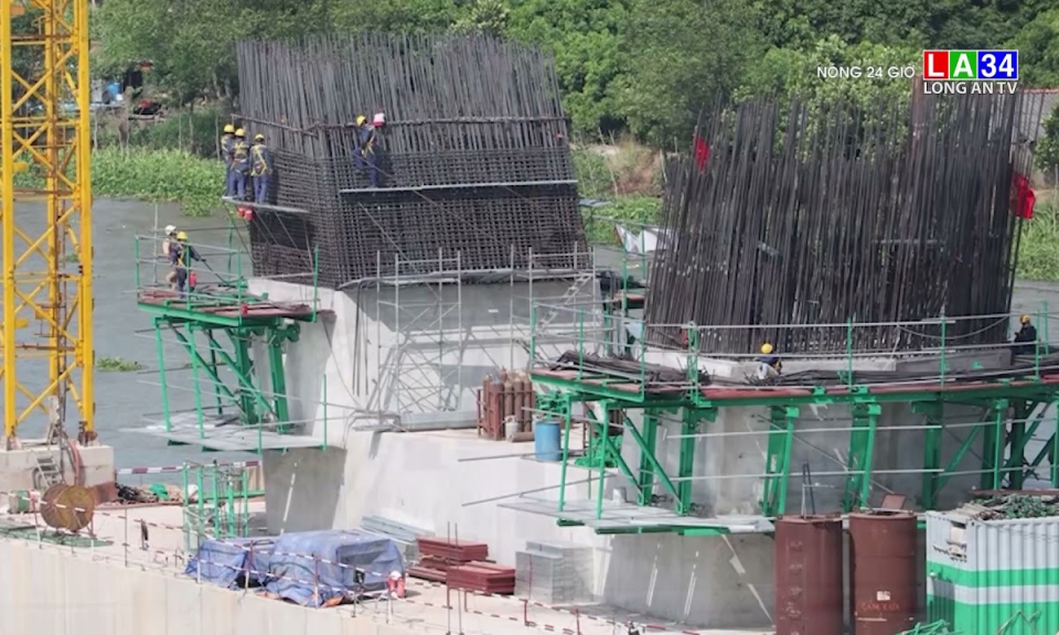 Đại công trường cầu Mỹ Thuận 2 tất bật ngay sau Tết