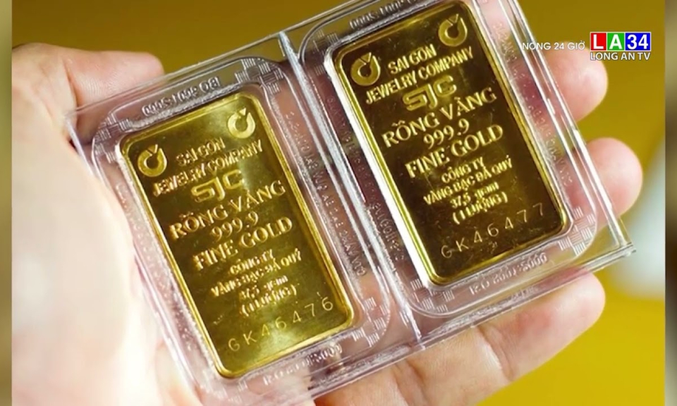Giá vàng biến động không ngừng