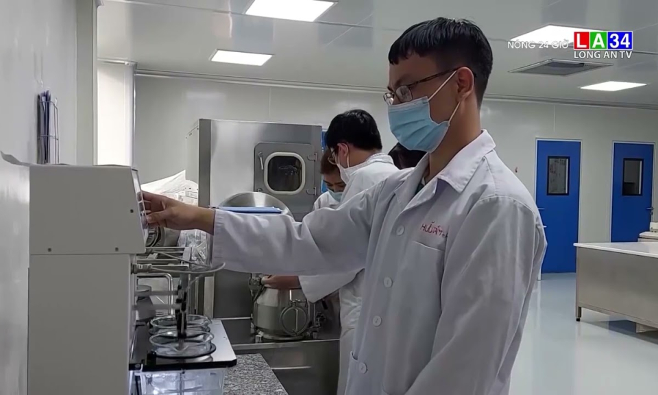 Việt Nam tăng tốc sản xuất thuốc trị Covid-19