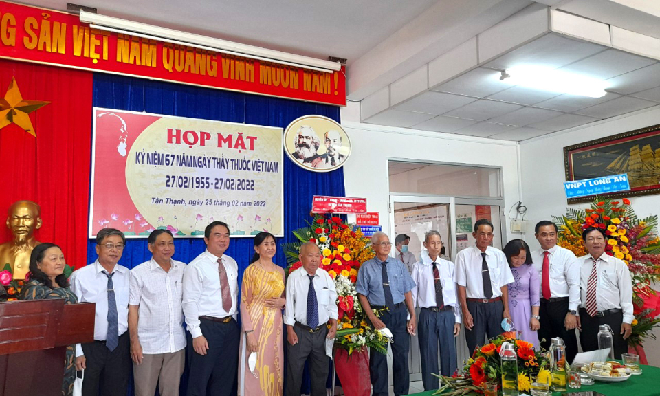 Tân Thạnh họp mặt kỷ niệm 67 năm ngày Thầy thuốc Việt Nam