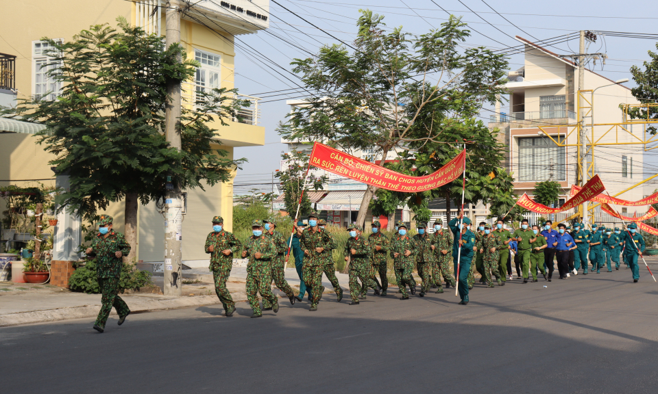 Ban CHQS huyện Cần Giuộc tổ chức ngày chạy thể thao Quân đội