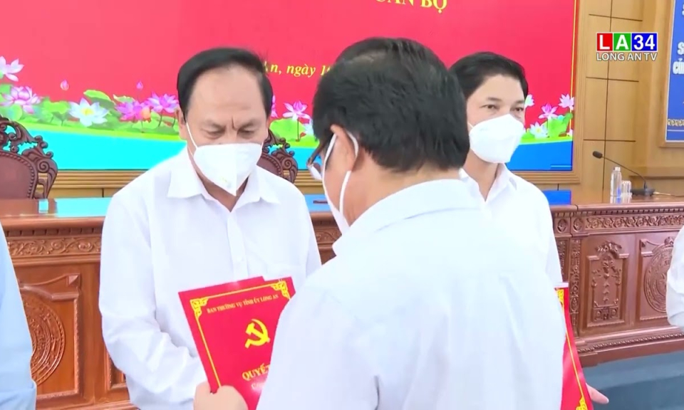 Bí thư Tỉnh uỷ Long An trao các Quyết định về công tác cán bộ