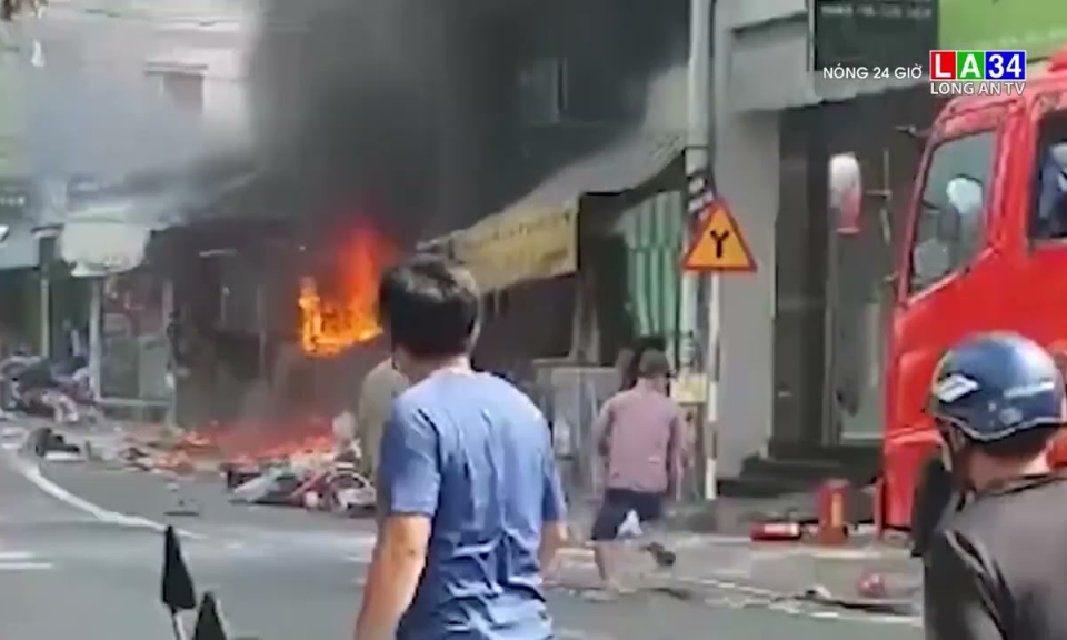 Nghịch lửa, bé trai 5 tuổi làm cháy rụi kiot bán đồ chơi