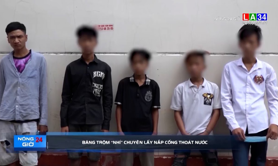 Băng trộm nhí chuyên lấy nắp cống thoát nước