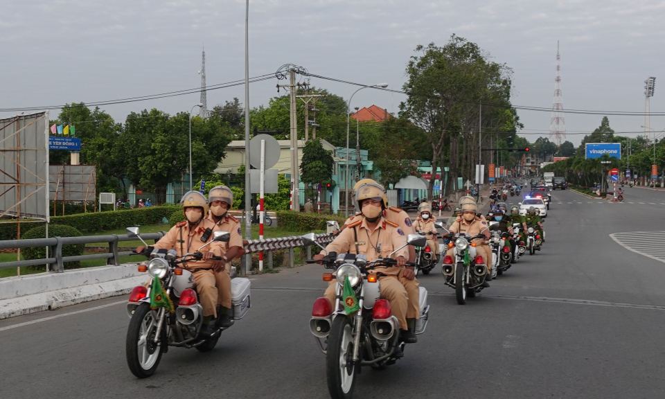 Tăng cường tuần tra, xử lý phương tiện chở hàng quá tải trọng