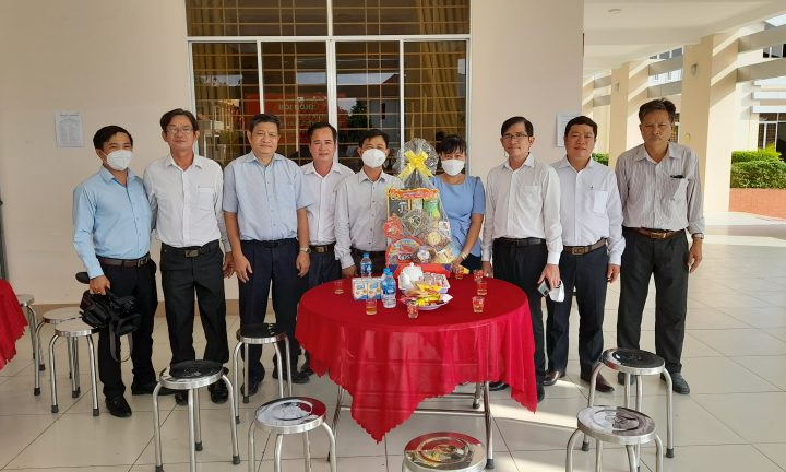 Ban Giám đốc Đài Phát thanh và Truyền hình Long An thăm và chúc Tết tại huyện Tân Thạnh