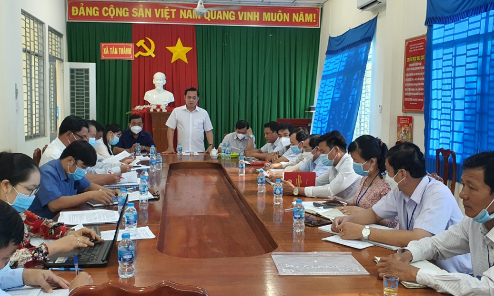  Chủ tịch UBND huyện Tân Thạnh làm việc với xã Tân Thành về phát triển Kinh tế - Xã hội