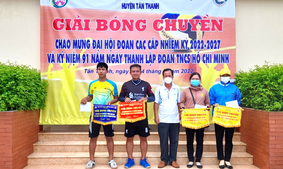 Tân Thạnh: Giải bóng chuyền chào mừng Đại hội Đoàn các cấp