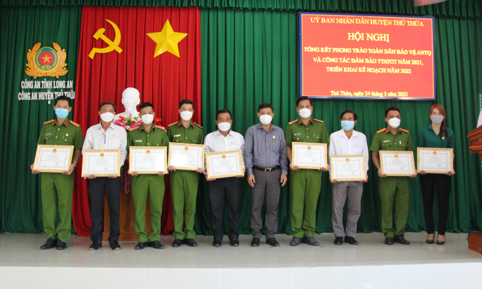 Thủ Thừa phong trào toàn dân bảo vệ an ninh tổ quốc và trật tự an toàn giao thông