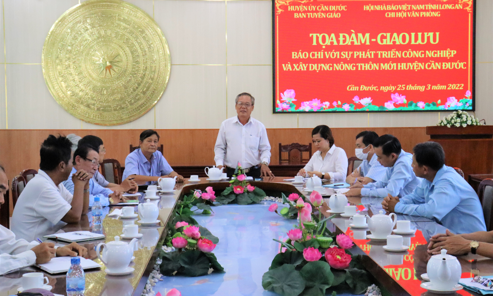 Cần Đước tọa đàm báo chí với sự phát triển công nghiệp và xây dựng huyện nông thôn mới