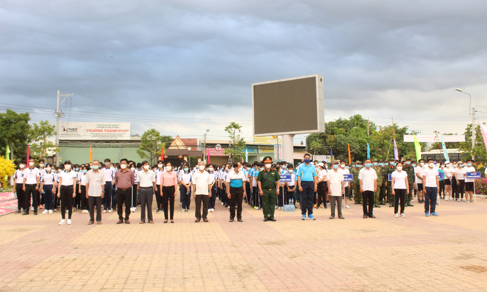 Đức Huệ phát động Ngày chạy Olympic vì sức khỏe toàn dân