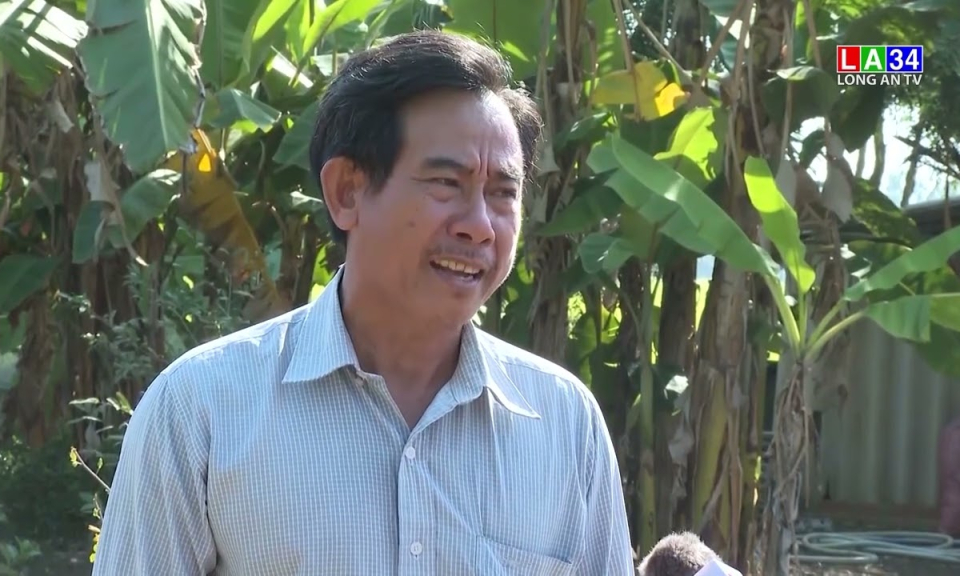 Máy bay phun thuốc “sải cánh” trên đồng ruộng