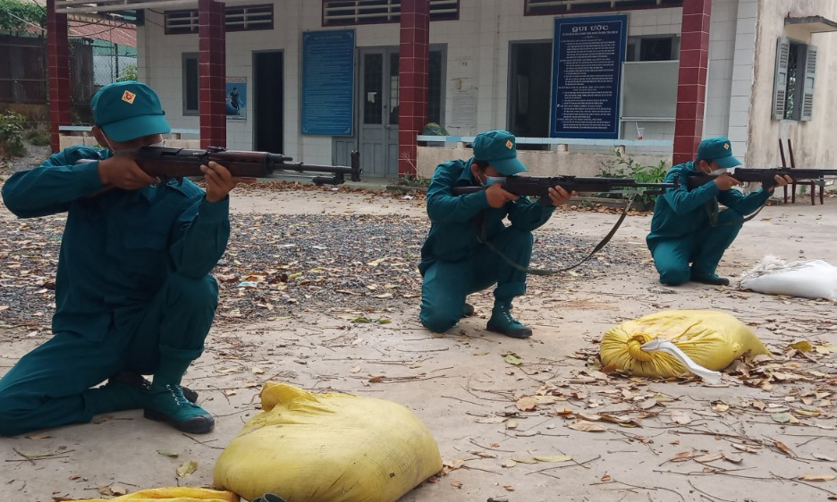 Tân Hưng: Huấn luyện Đại đội Dân quân cơ động thích ứng an toàn phòng, chống dịch