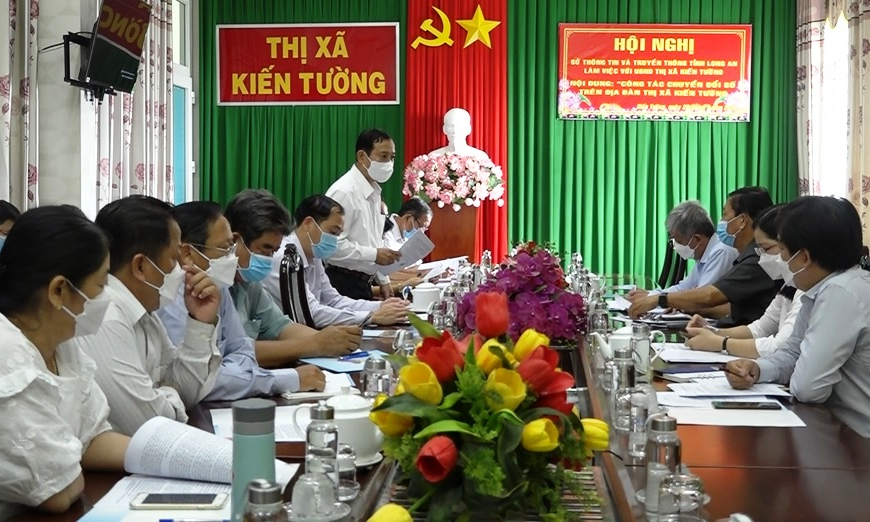 Sở Thông tin và truyền thông làm việc với thị xã Kiến Tường về chuyển đổi số