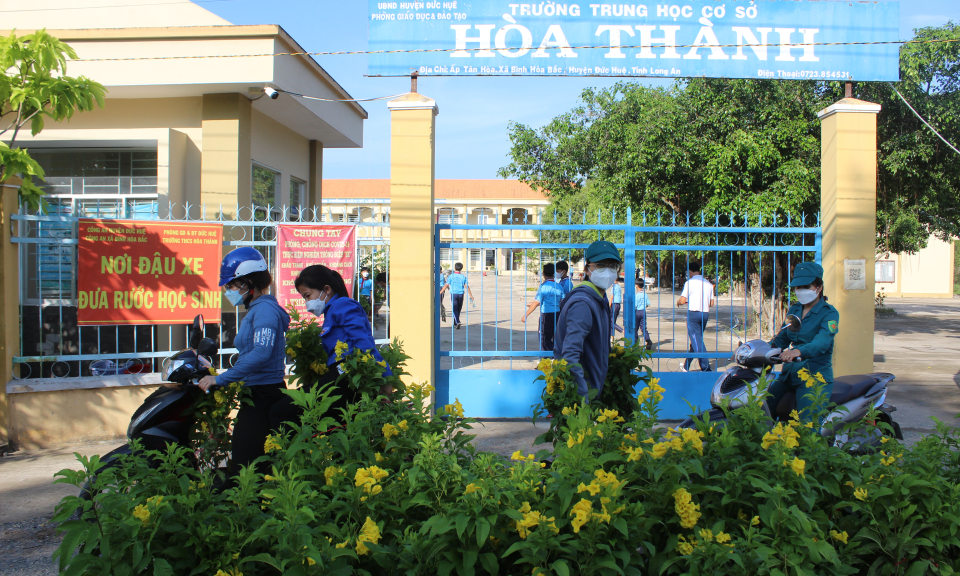 Cục quản lý thị trường tỉnh Long An thực hiện công trình “Đường hoa thanh niên” tại Đức Huệ
