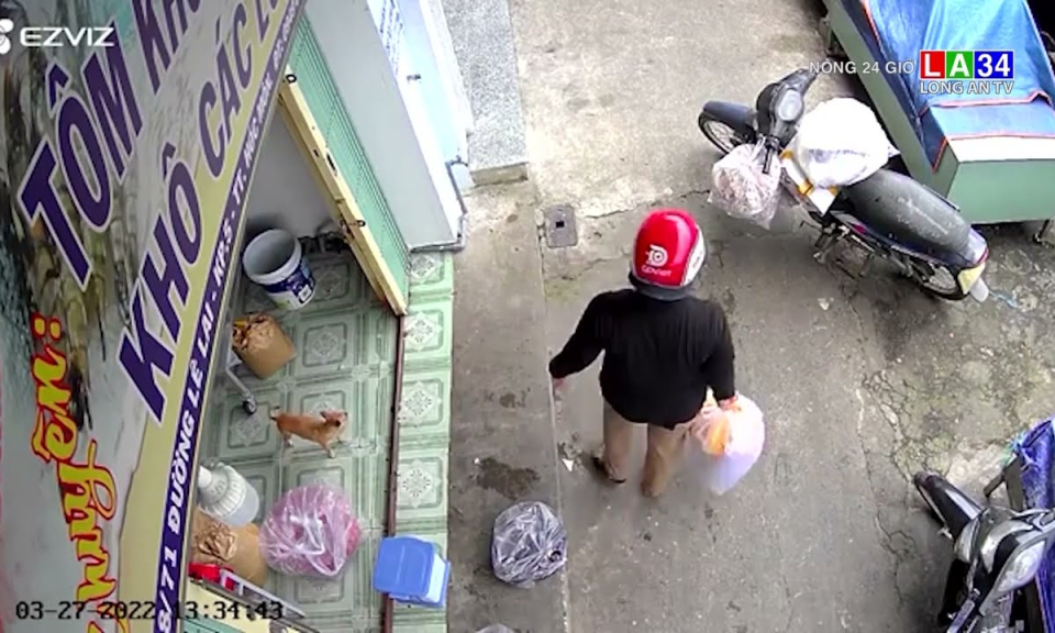 "Nữ quái" vờ mua hàng hóa số lượng lớn rồi bỏ trốn