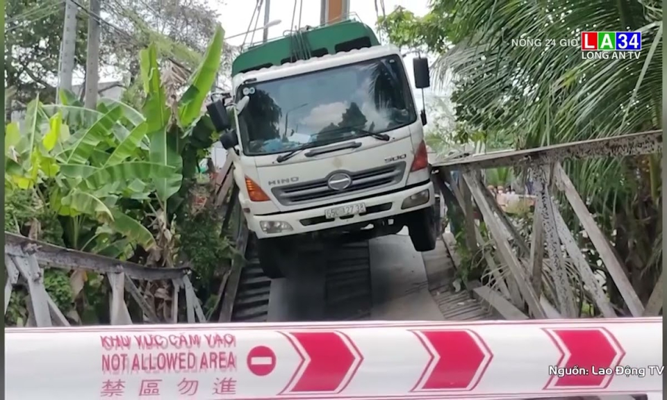 TP. Cần Thơ: Xe chở rác làm sập cầu dân sinh