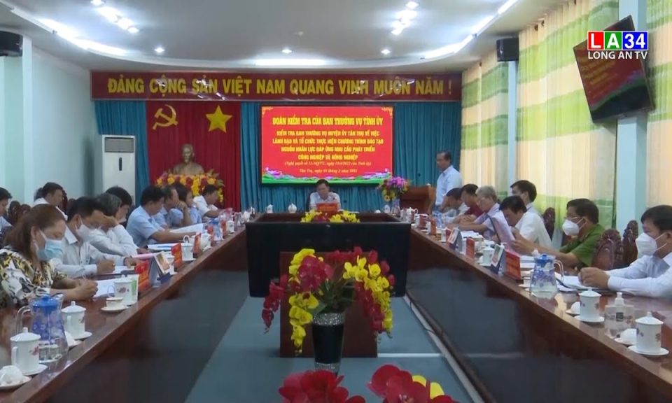Ban Thường vụ Tỉnh uỷ kiểm tra việc thực hiện Nghị quyết số 12 NQ/TU tại Tân Trụ