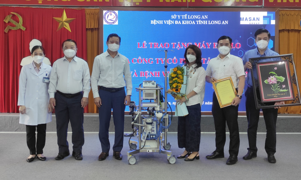 Tập đoàn Masan trao máy ECMO tại Bệnh viện Đa khoa Long An