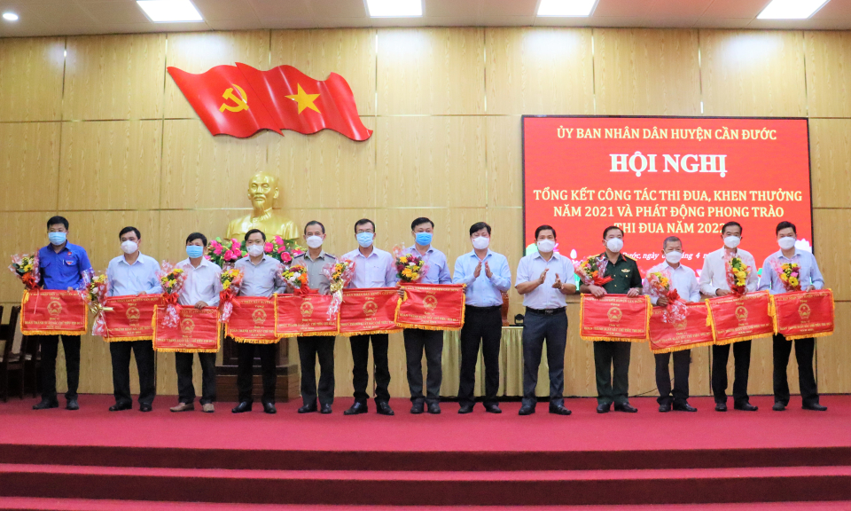 Cần Đước tổng kết công tác thi đua, khen thưởng năm 2021