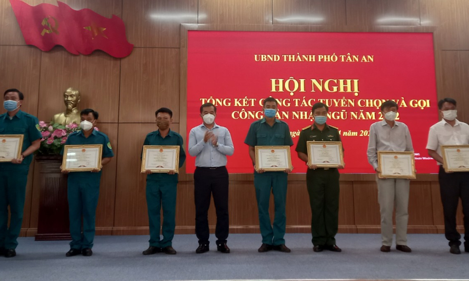 Thành phố Tân An tổng kết công tác tuyển chọn và gọi công dân nhập ngũ năm 2022