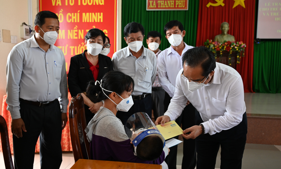Bến Lức quan tâm chăm lo cho trẻ em khuyết tật