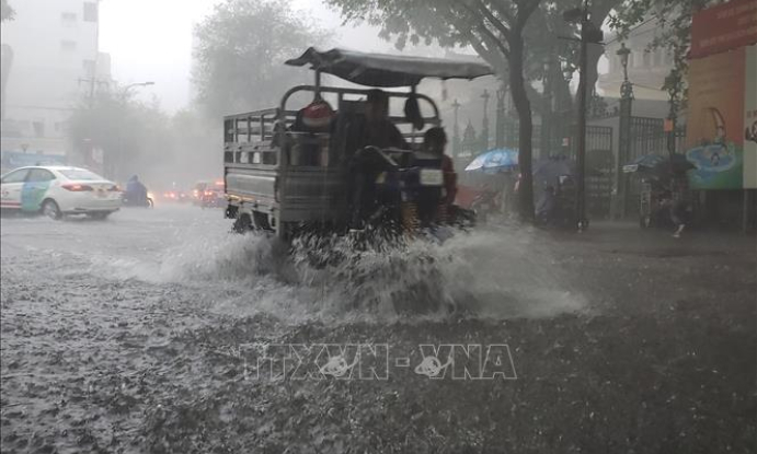 Nam Bộ mưa dông trong mùa khô do thời tiết giai đoạn chuyển mùa