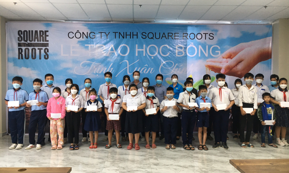 Đức Hòa trao học bổng cho trẻ em bị ảnh hưởng COVID-19