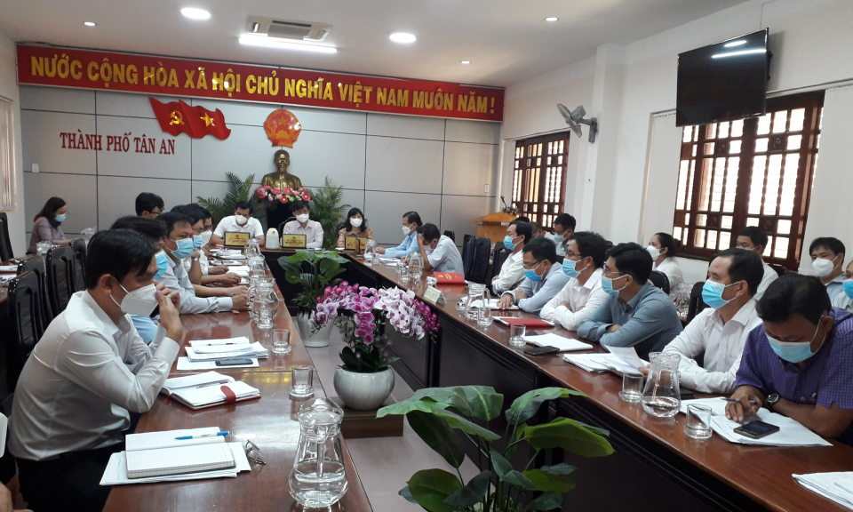 Thành phố Tân An họp lệ UBND thành phố quý I/2022