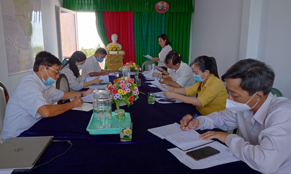 HĐND huyện Tân Hưng làm việc tại Phòng VH&TT