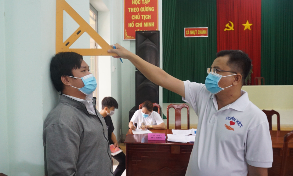 Bến Lức đăng ký nghĩa vụ quân sự lần đầu cho thanh niên tuổi 17