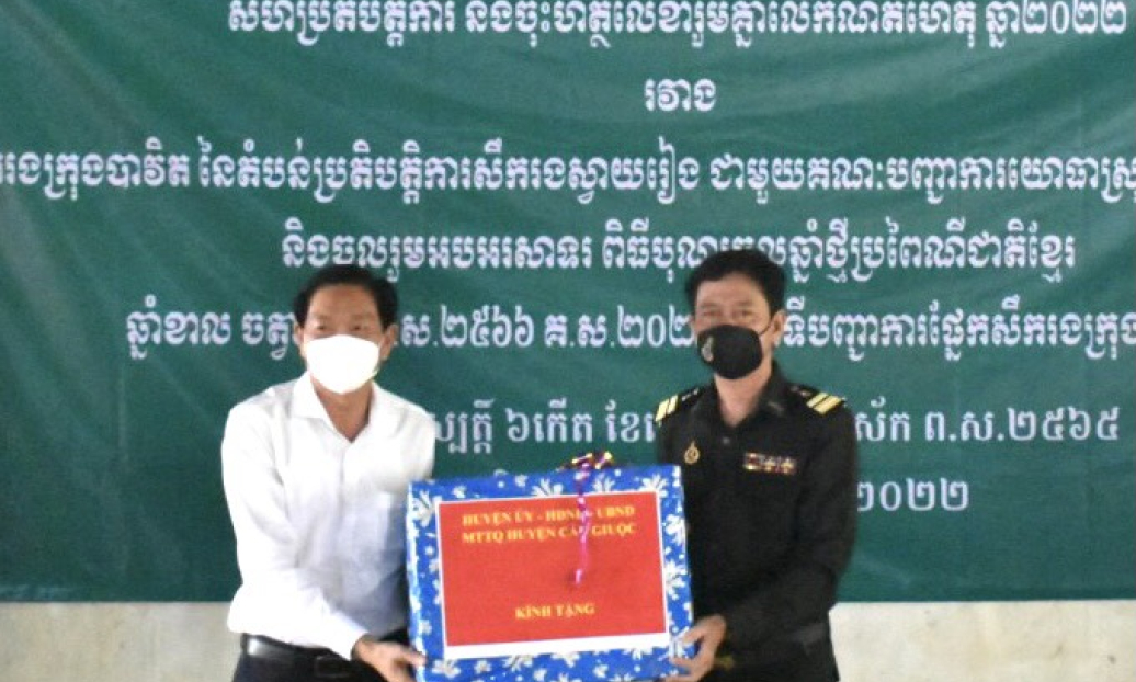 Huyện Cần Giuộc chúc Tết thành phố Ba Vét, Vương quốc Campuchia