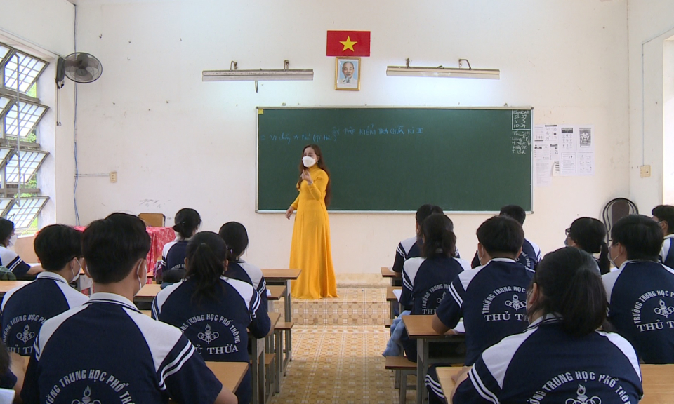 Học sinh khối 12 gấp rút ôn luyện cho kỳ thi Tốt nghiệp THPT 2022