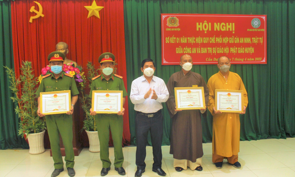 Công an Cần Đước sơ kết quy chế phối hợp với Ban trị sự Giáo hội Phật giáo huyện