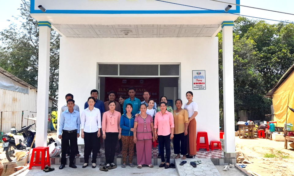 Tân Thạnh trao nhà tình thương cho học sinh có hoàn cảnh khó khăn 