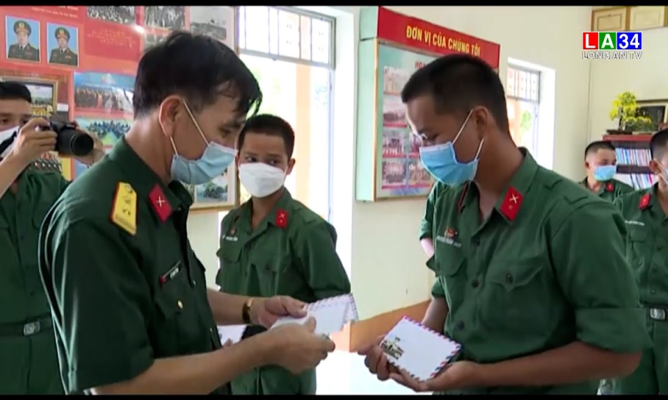 Các địa phương trong tỉnh đã tổ chức đoàn công tác đến thăm hỏi, động viên và tặng quà các tân binh